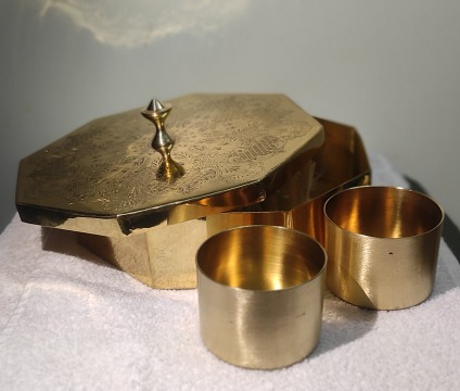 ENGRAVED OCTAGONAL MASALA DABBA ENGRAVED OCTAGONAL MASALA DABBA
