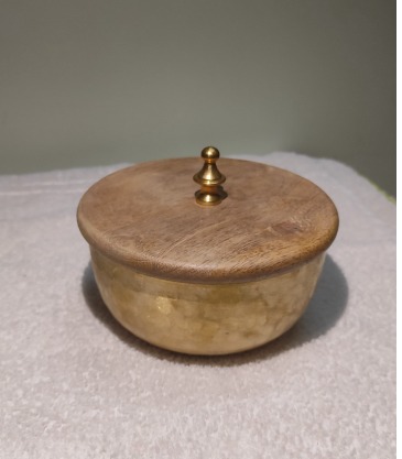 ROUND HAMMERED BOWL WITH WOODEN LID