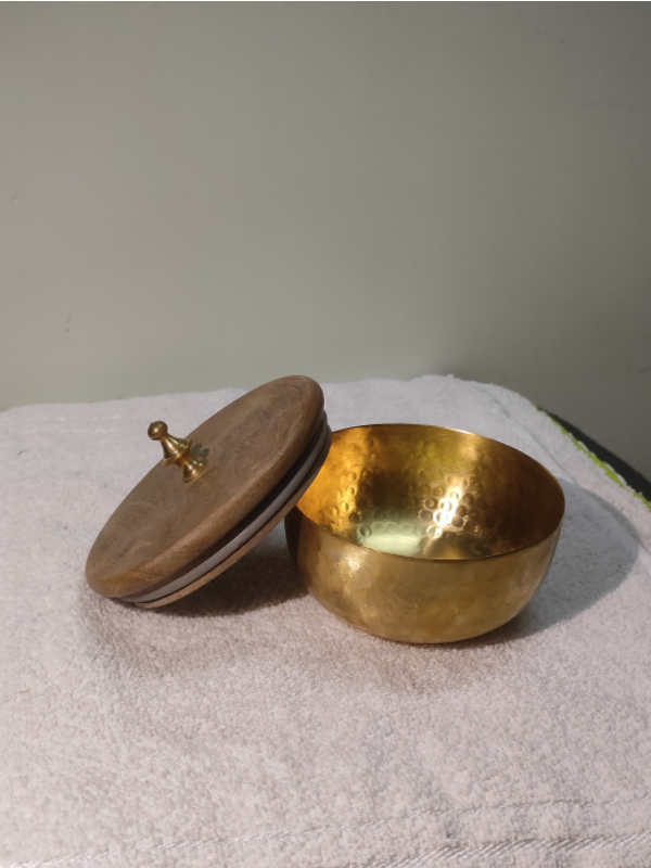 ROUND HAMMERED BOWL WITH WOODEN LID